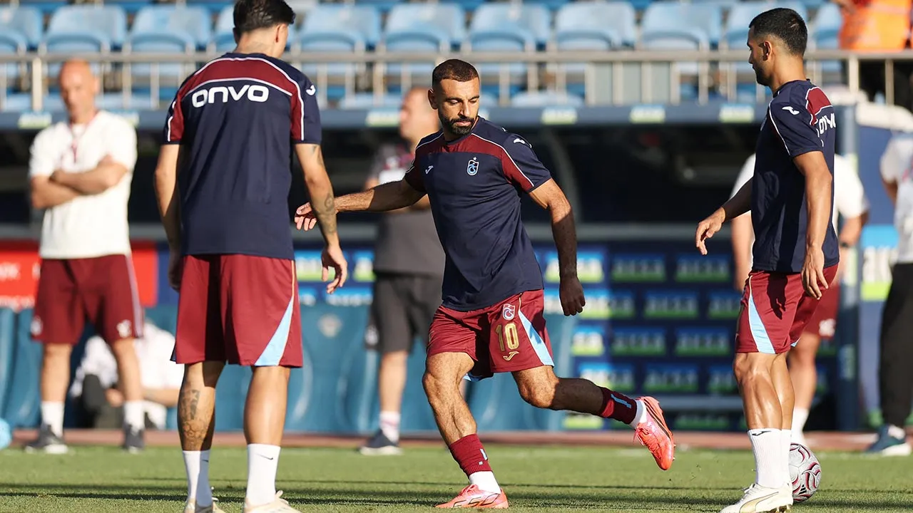 Soccer Football - Super Lig - Kasimpasa v Trabzonspor - Recep Tayyip Erdogan Stadium, Istanbul, Turkey - August 15, 2026 Trabzonspor's Mohamed Salah during the warm up before the match REUTERS/Murad Sezer