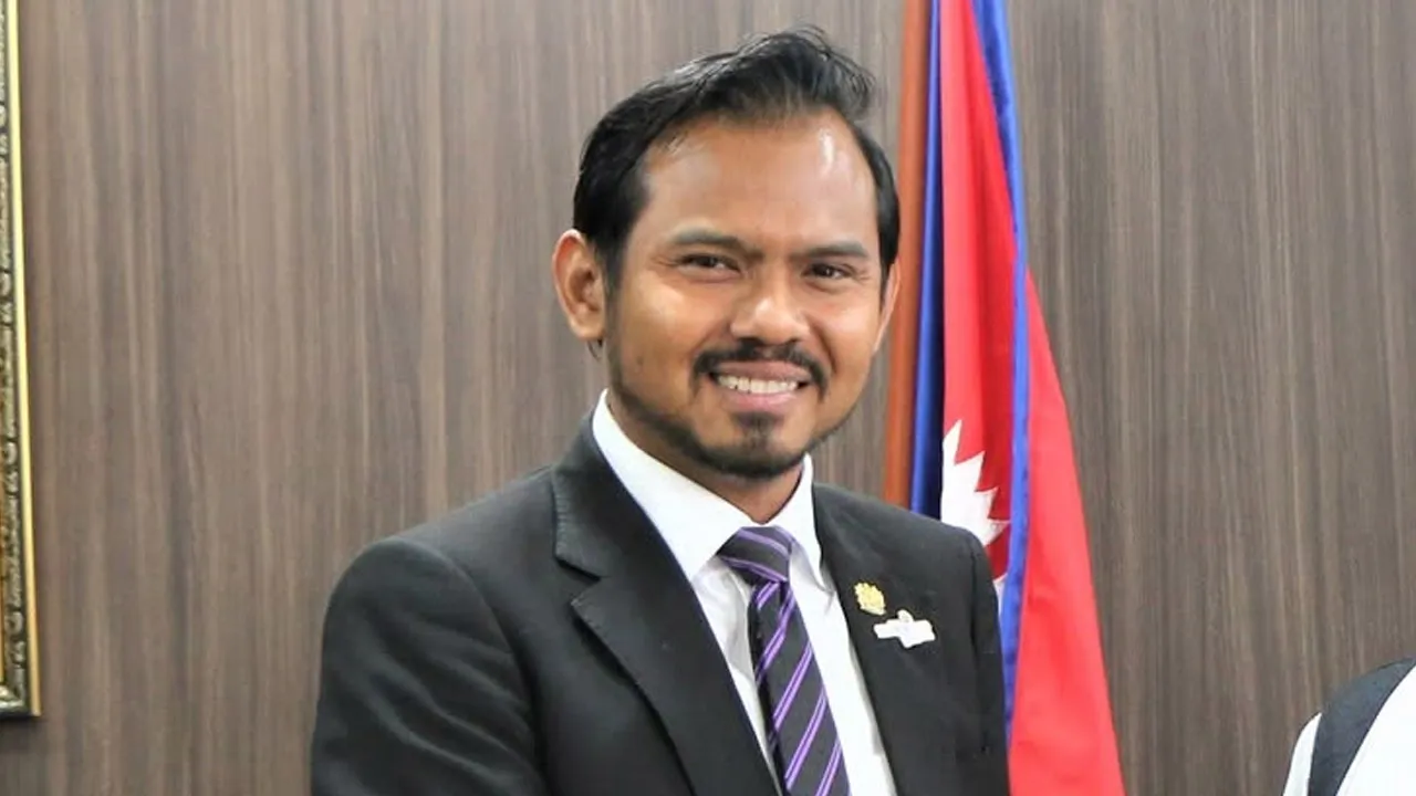 H.E. Mr. Mohd Firdaus Azman, Charge d'affaires of Malaysia to Nepal, paid a courtesy call on Hon'ble Minister Ramjee Yadav, Minister for Ministry of Youth, Labour and Employment._FB युवा, श्रम तथा रोजगार मन्त्रालय
