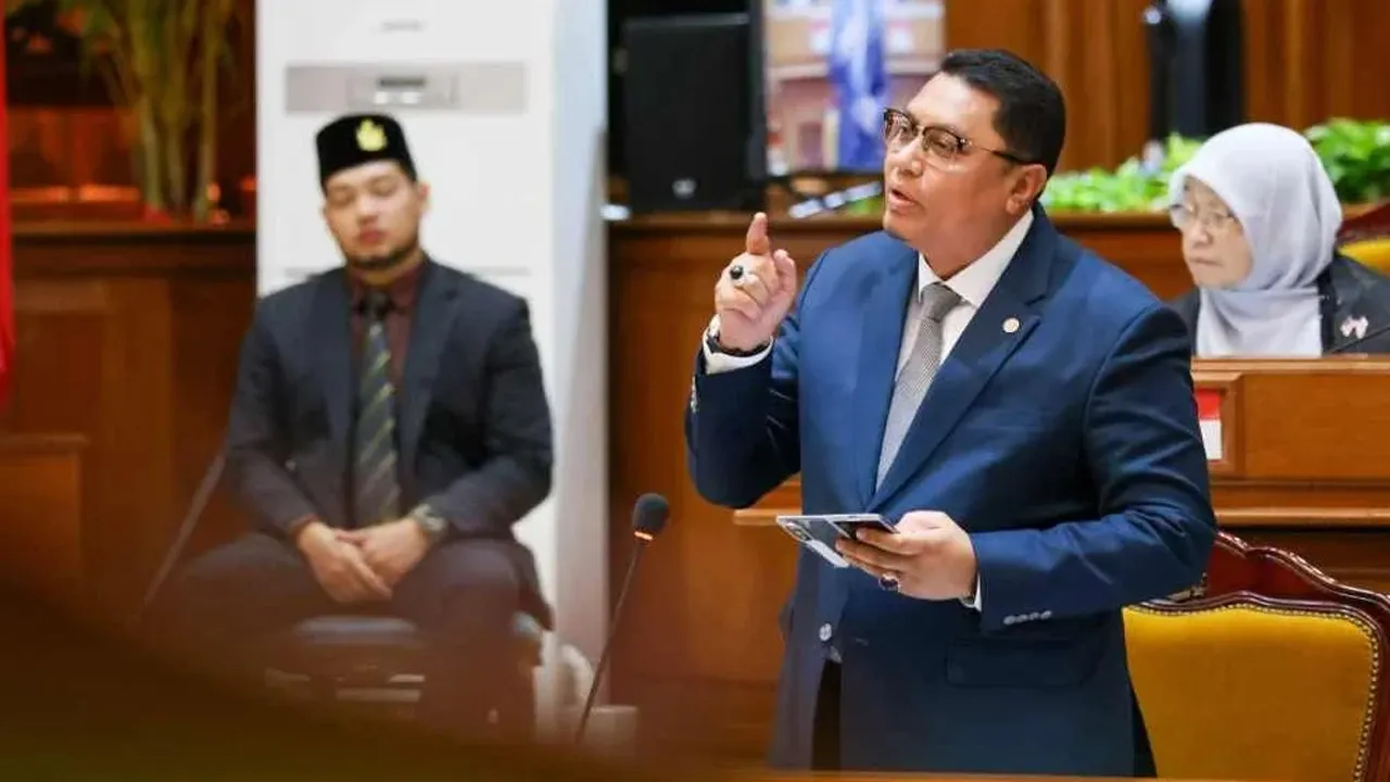 KOTA BHARU - Kerajaan Kelantan gagal memberi jawapan sebenar berhubung kos, reka bentuk dan tarikh siap muktamad mengenai pembinaan Terminal Stesen Bas Bersepadu Kota Bharu Sentral (KB Sentral)._Sinar Harian