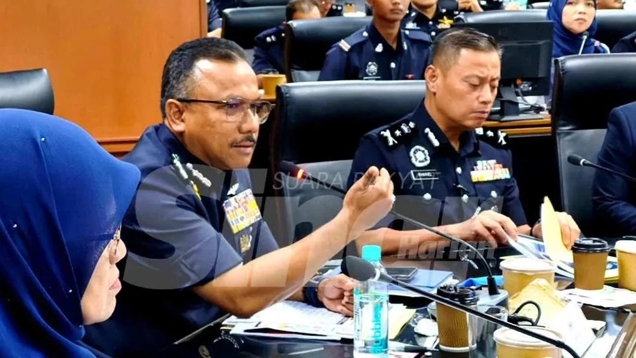 Mohd Yusoff (dua dari kiri) semasa hadir pada Mesyuarat Permuafakatan JPN dan IPK Kelantan di Tunjung, Kota Bharu pada Ahad. Foto: HAZELEN LIANA KAMARUDIN
