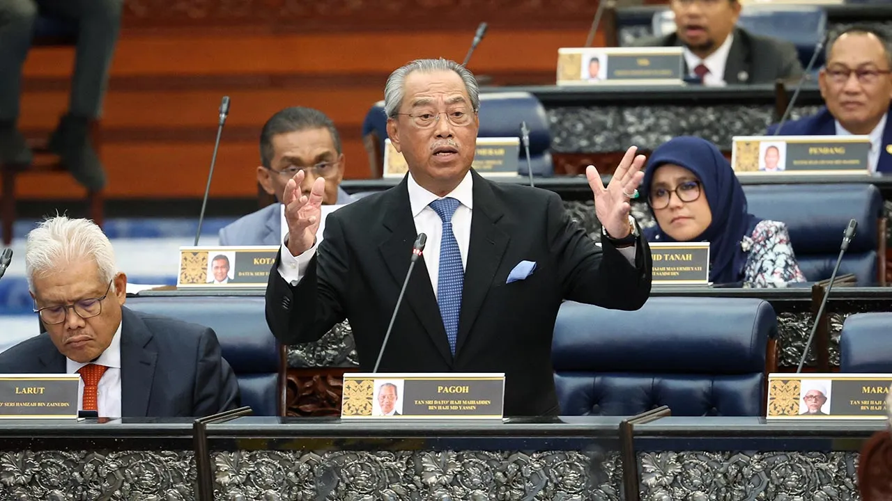 KUALA LUMPUR, 15 Feb -- Ahli Parlimen Pagoh Tan Sri Muhyiddin Yassin ketika Mesyuarat Pertama Penggal Kedua Majlis Parlimen ke-15 Dewan Rakyat di Bangunan Parlimen hari ini.  --fotoBERNAMA (2023) HAK CIPTA TERPELIHARA