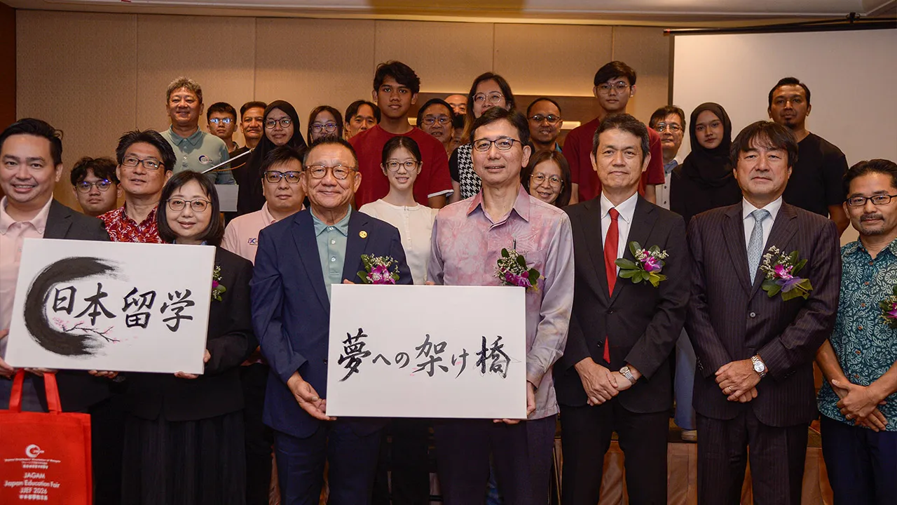 KUALA LUMPUR, 23 Ogos -- Duta Jepun ke Malaysia, Noriyuki Shikata (empat, kanan) bergambar bersama selepas Majlis Pembukaan JAGAM Japan Education Fair 2026 hari ini._BERNAMA