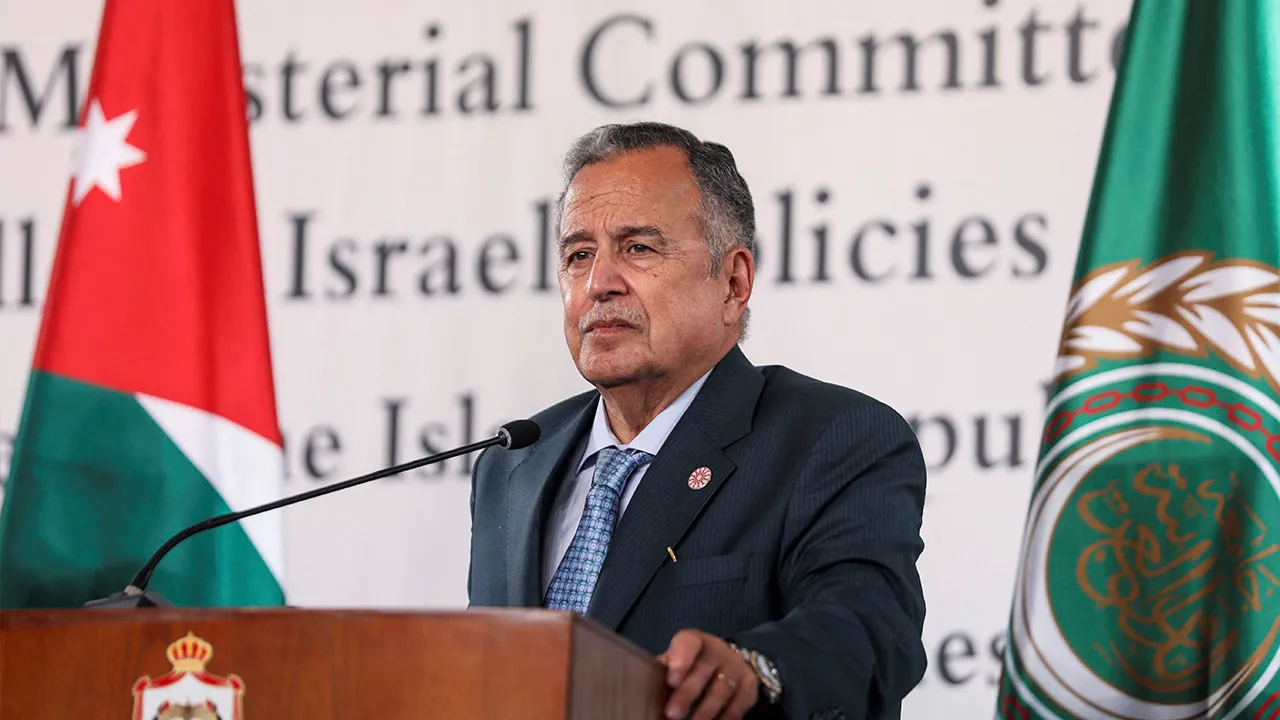 Arab League Secretary-General Nabil Fahmy attends a joint press conference on the day of the Arab Ministerial Committee meeting to discuss the situation in Jerusalem, in Amman, Jordan, August 5, 2026. REUTERS/Alaa Al Sukhni