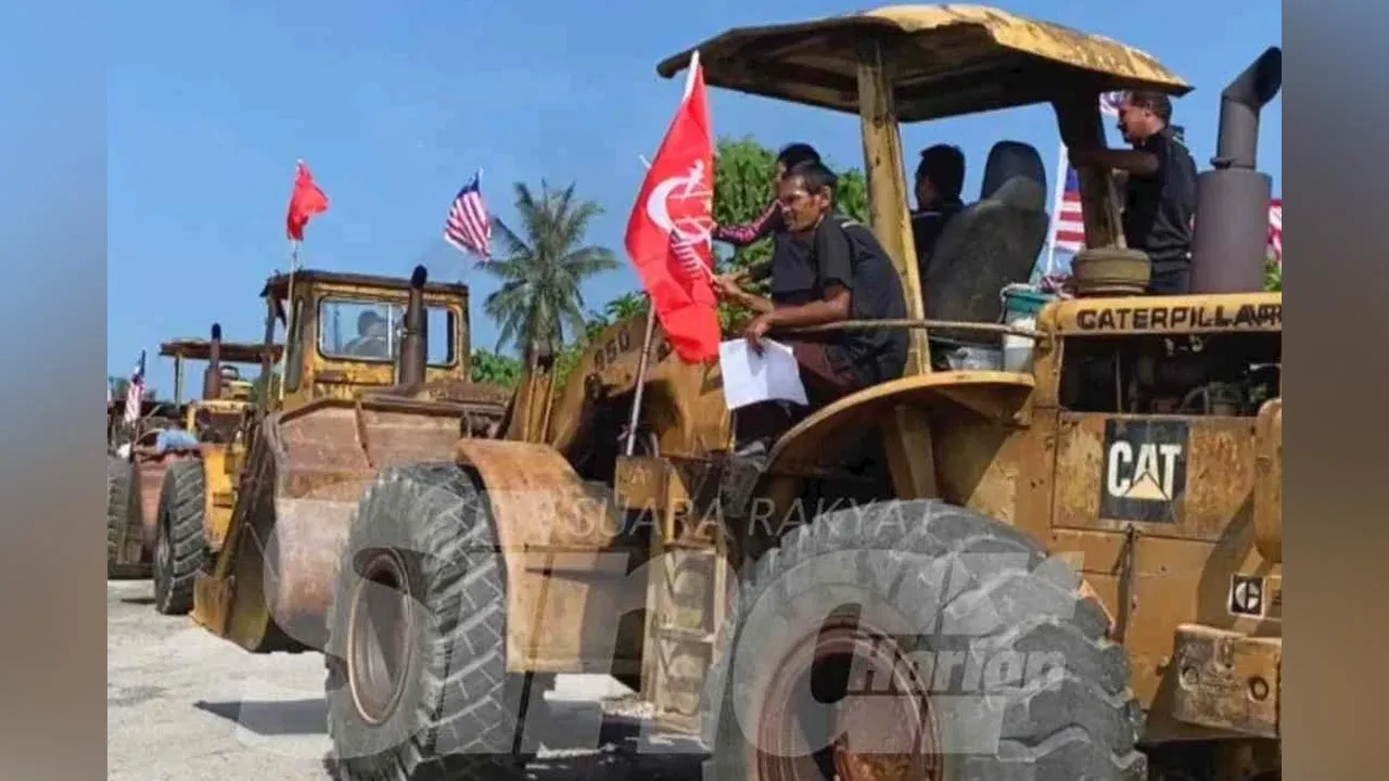 eruman enjin jentera berat menggegarkan suasana kampung apabila 10 jentolak, dua lori dan kenderaan pacuan empat roda berarak sejauh kira-kira 300 meter sempena sambutan Hari Kebangsaan ke-69 di DUN Chetok, Pasir Mas pada Isnin. - Foto:SINAR HARIAN/HAZELEN LIANA KAMARUDIN