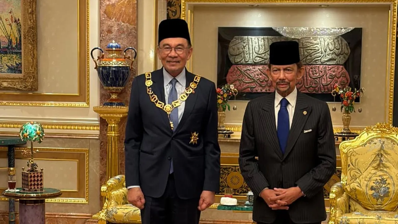 Pingat; PM Anwar, Sultan Brunei