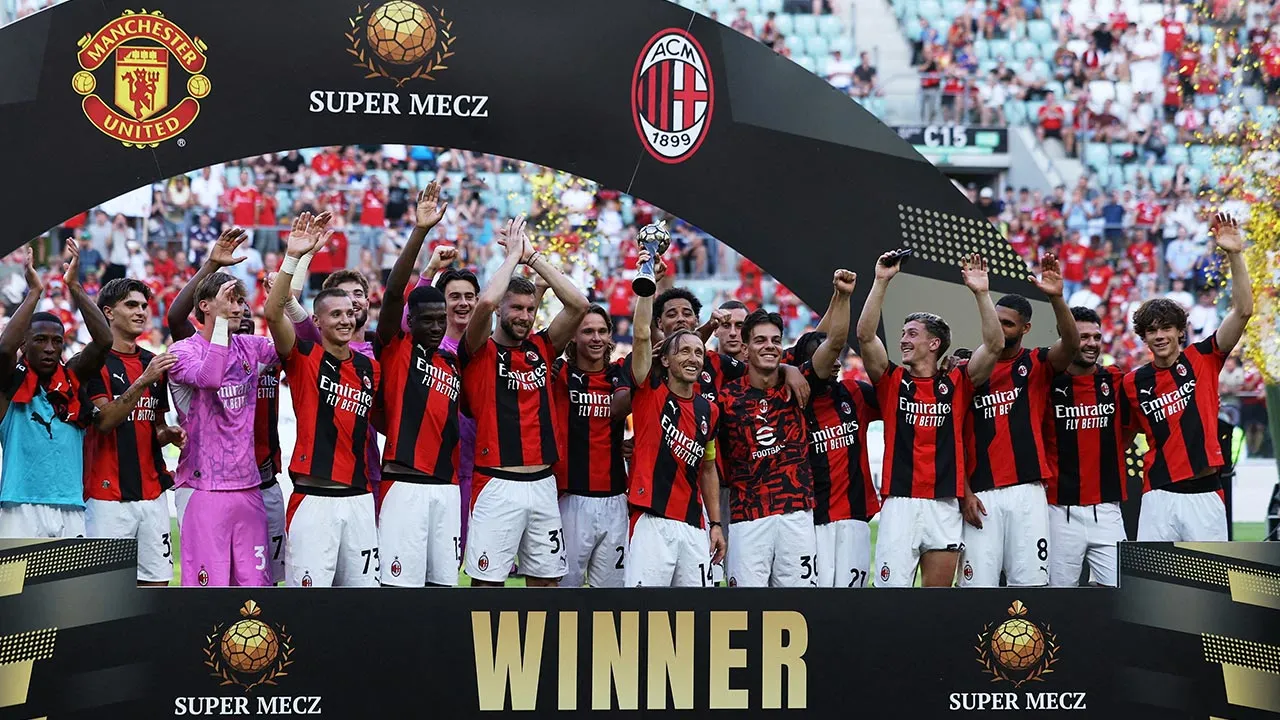 Soccer Football - Pre Season Friendly - Manchester United v AC Milan - Tarczynski Arena, Wroclaw, Poland - August 15, 2026 AC Milan's Luka Modric celebrates lifting the trophy with teammates after the match REUTERS/Kacper Pempel