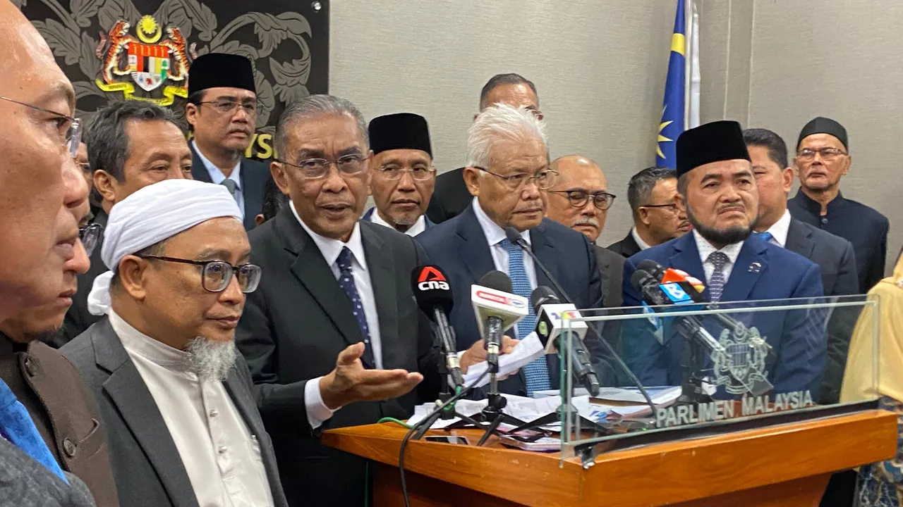 RCI PEMBANGKANG, Takiyuddin, Hamzah Zainuddin
