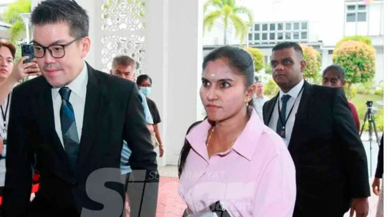 KLANG - Selepas berdepan pertuduhan menyebabkan kesakitan terhadap anjingnya, Rocky, seorang wanita yang juga pemilik haiwan itu sekali lagi didakwa di Mahkamah Majistret di sini pada Khamis atas satu pertuduhan memelihara haiwan itu tanpa lesen sah._Sinar Harian