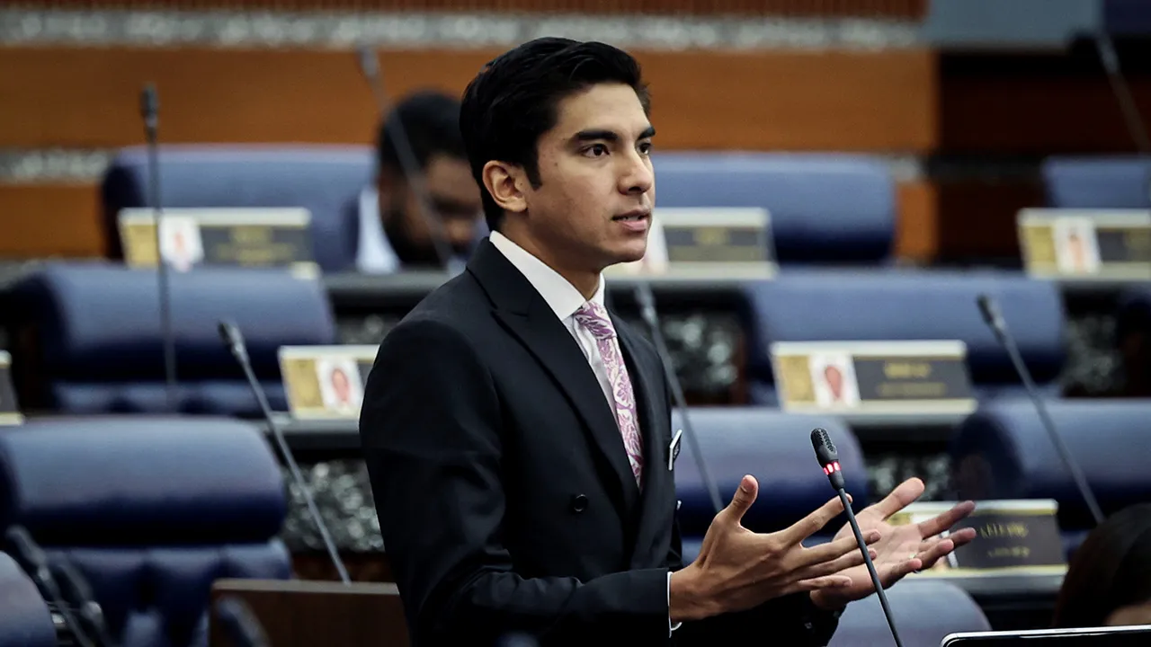 KUALA LUMPUR, 11 Ogos -- Ahli Parlimen Muar Syed Saddiq Syed Abdul Rahman ketika sesi perbahasan penerangan Menteri berkenaan Laporan Suruhanjaya Siasatan Diraja (RCI) melibatkan isu pengurusan dan operasi Lembaga Tabung Haji (TH) di Bangunan Parlimen hari ini.  --fotoBERNAMA (2026) HAK CIPTA TERPELIHARA