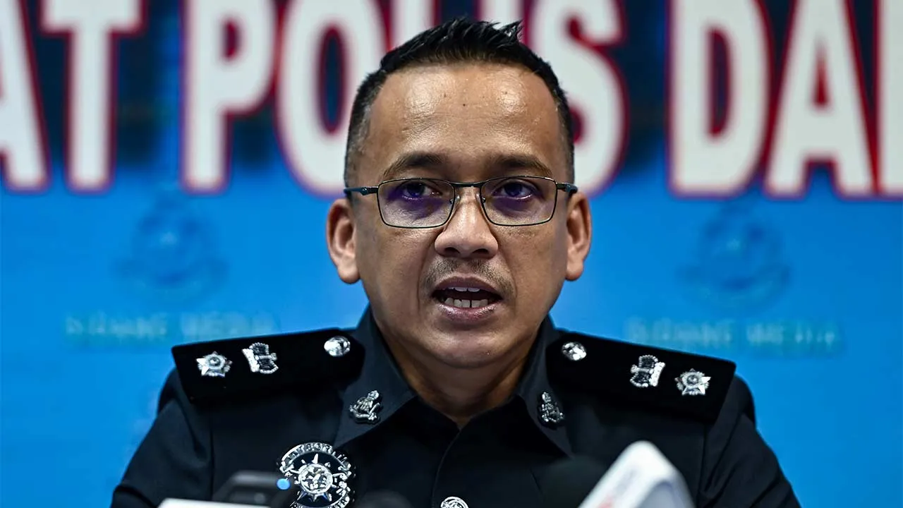 MARANG, 23 Jun -- Ketua Polis Daerah Marang Supt Mohd Sofian Redzuan bercakap pada sidang media di Ibu Pejabat Polis Daerah Marang hari ini.  Seramai 577 individu terlibat dalam aktiviti penagihan dan pengedaran dadah di daerah Marang berjaya diberkas dalam tempoh 1 Januari hingga semalam.  --fotoBERNAMA (2025) HAK CIPTA TERPELIHARA