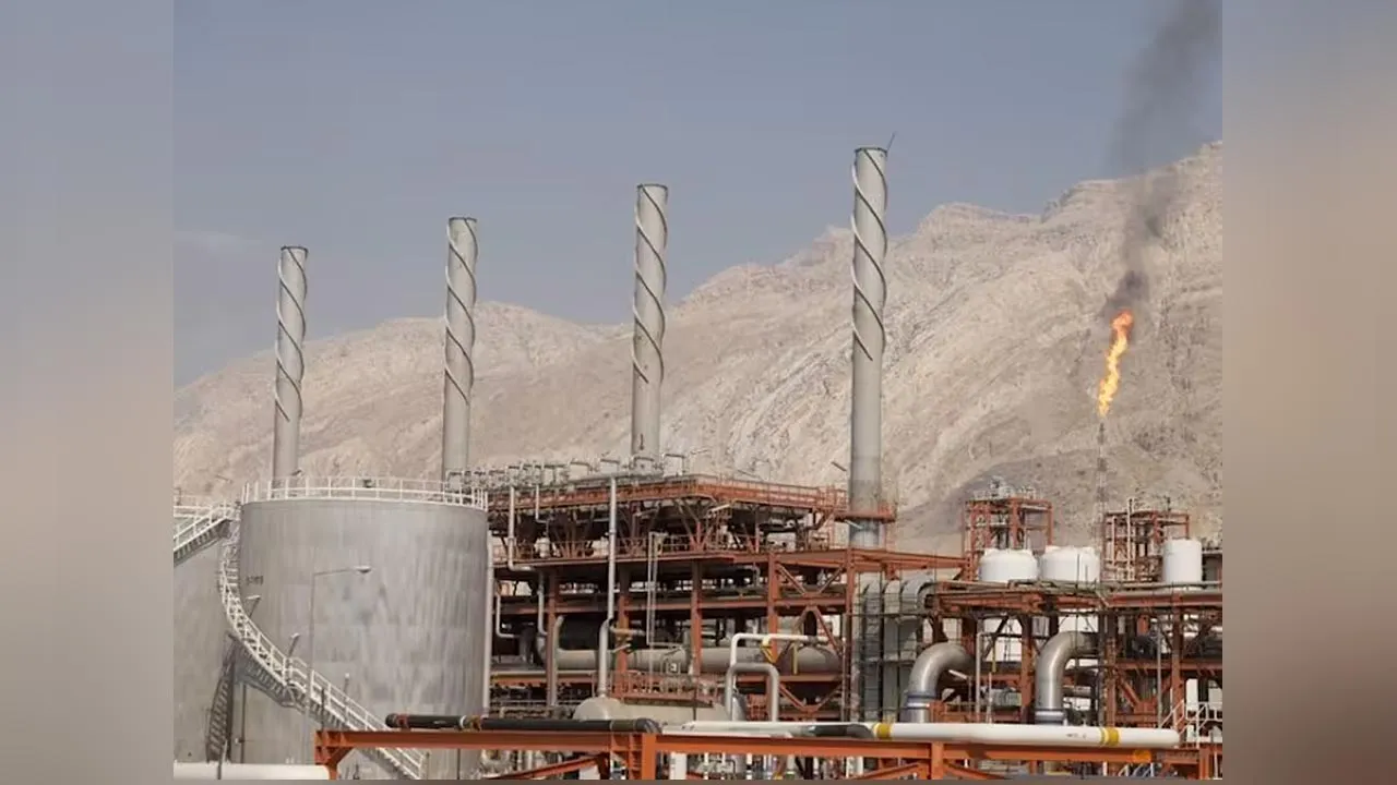 A general view shows a unit of South Pars Gas field in Asalouyeh Seaport, north of Persian Gulf, Iran, on Nov 19, 2015. (File photo: Reuters/Raheb Homavandi)