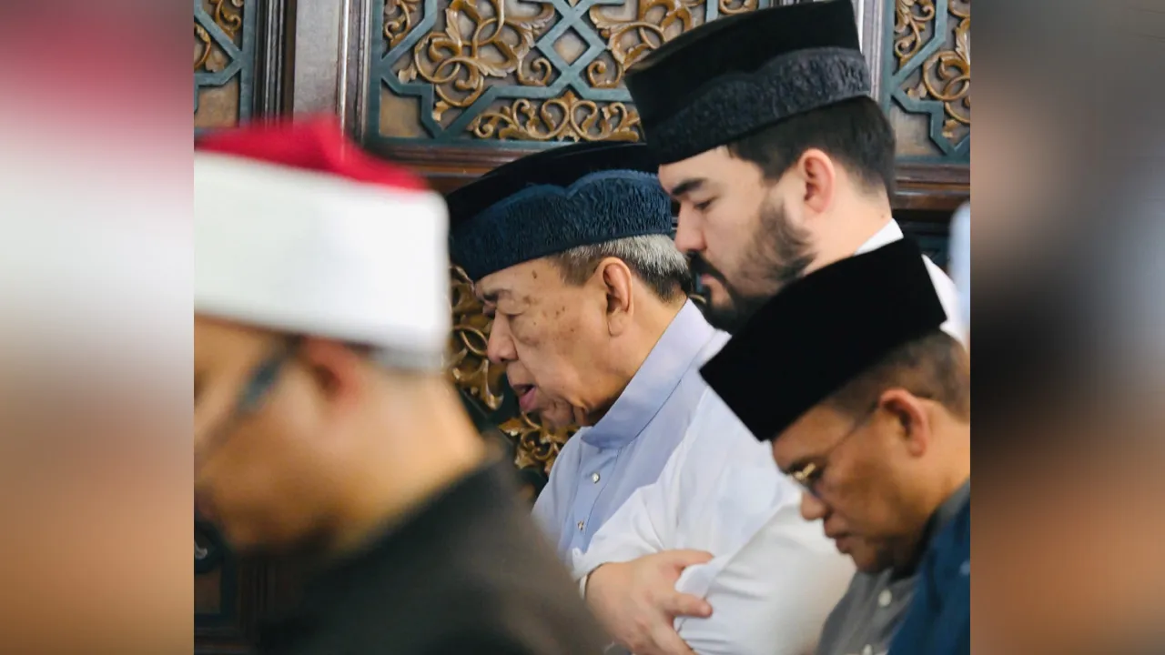 14 Ogos 2026 ~ DYMM Sultan Selangor Sultan Sharafuddin Idris Shah Alhaj berkenan menyeru sekalian rakyat khususnya umat Islam menghayati dan memahami intipati Khutbah Jumaat yang disampaikan oleh khatib di masjid-masjid Negeri Selangor hari ini.