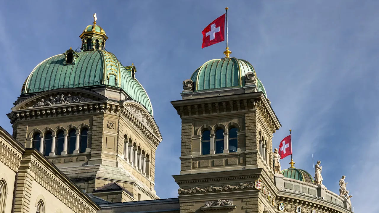 Swiss flags flutter on the Swiss Parliament Building (Bundeshaus), after the weekly governmental meeting in Bern, Switzerland, January 29, 2025. REUTERS/Denis Balibouse Purchase Licensing Rights