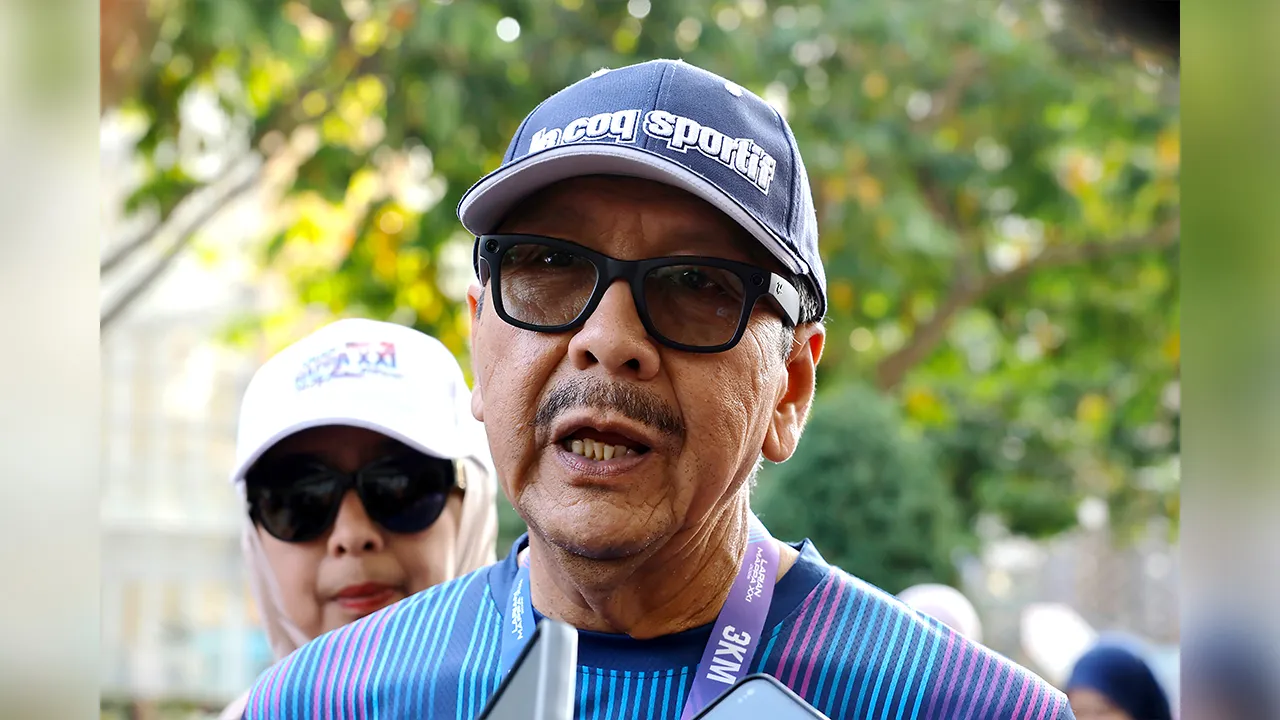 PUTRAJAYA, 7 Ogos -- Ketua Pengarah Perkhidmatan Awam Tan Sri Dr Wan Ahmad Dahlan Abdul Aziz bercakap kepada pemberita semasa hadir pada perasmian Larian Majlis Amanat Perdana Perkhidmatan Awam (MAPPA) XXI 2026 di Dataran Putrajaya hari ini.  --fotoBERNAMA (2026) HAK CIPTA TERPELIHARA