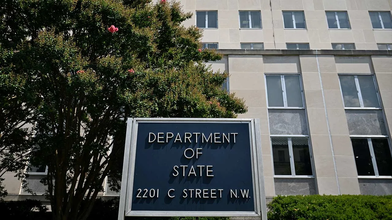 FILE PHOTO: A general view of a U.S. State Department sign outside the U.S. State Department building in Washington, D.C., U.S., July 11, 2025. REUTERS/Annabelle Gordon/File Photo