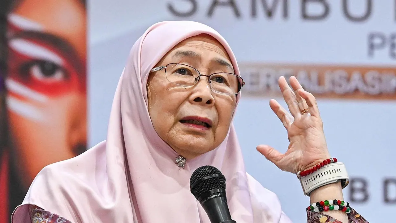 KUALA LUMPUR, 30 Ogos - Isteri Perdana Menteri yang juga Ahli Parlimen Bandar Tun Razak, Datuk Seri Dr Wan Azizah Wan Ismail menyampaikan ucapan perasmian pada majlis sambutan Hari Penduduk Sedunia 2026 peringkat Wilayah Persekutuan Kuala Lumpur di Institut Pendidikan Guru Kampus Ilmu Khas, Cheras hari ini. - fotoBERNAMA (2026) HAK CIPTA TERPELIHARA