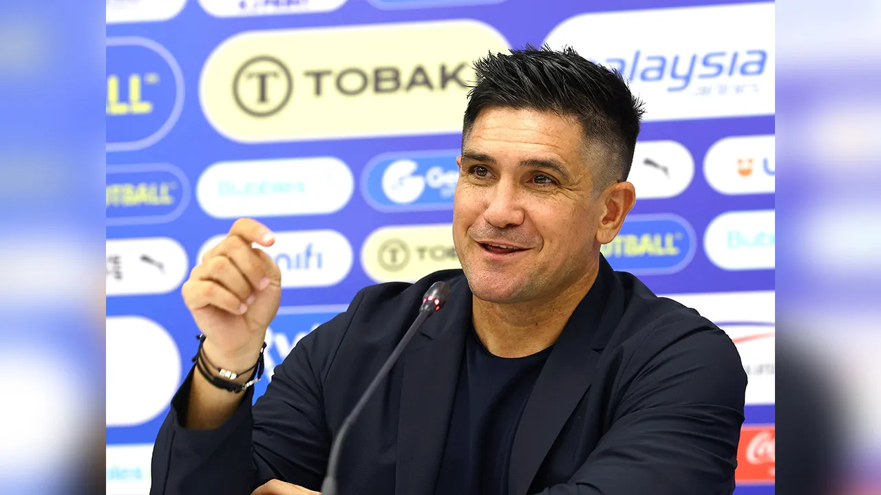 ISKANDAR PUTERI, 21 Ogos -- Ketua Jurulatih Johor Darul Ta'zim (JDT) Xisco Munoz ketika sidang media selepas perlawanan Sumbangsih di Stadium Sultan Ibrahim hari ini. JDT menjulang Piala Sultan Haji Ahmad Shah selepas menewaskan Kuching City FC 3-0.  --fotoBERNAMA (2026) HAK CIPTA TERPELIHARA    ISKANDAR PUTERI, Aug 21 -- Johor Darul Ta'zim (JDT) head coach Xisco Munoz during a press conference after the Charity Shield match at Sultan Ibrahim Stadium today. JDT lifted the Sultan Haji Ahmad Shah Cup after de