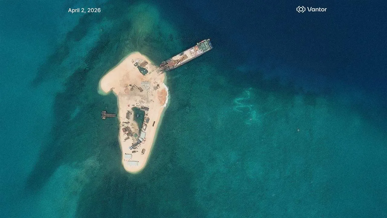 A satellite view of Yagong Reef in the Crescent Group of the Paracel Islands of the South China Sea, April 2, 2026. Vantor/Handout via REUTERS THIS IMAGE HAS BEEN SUPPLIED BY A THIRD PARTY. NO RESALES. NO ARCHIVES. MANDATORY CREDIT. DO NOT OBSCURE LOGO.