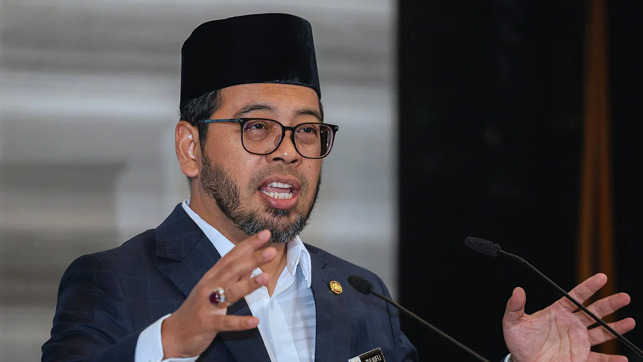 KUALA LUMPUR, 12 Ogos -- Menteri di Jabatan Perdana Menteri (Hal Ehwal Agama) Dr Zulkifli Hasan menyampaikan ucapan perasmian Program Multaqa Shariah Intelektual Discourse Islamic Finance (SIDR 2026) hari ini.  --fotoBERNAMA (2026) HAK CIPTA TERPELIHARA