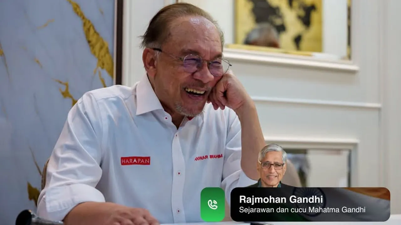 Berkesempatan mengadakan perbualan telefon dengan sahabat lama, Rajmohan Gandhi, yang juga sejarawan dan cucu kepada Mahatma Gandhi._FB Anwar Ibrahim