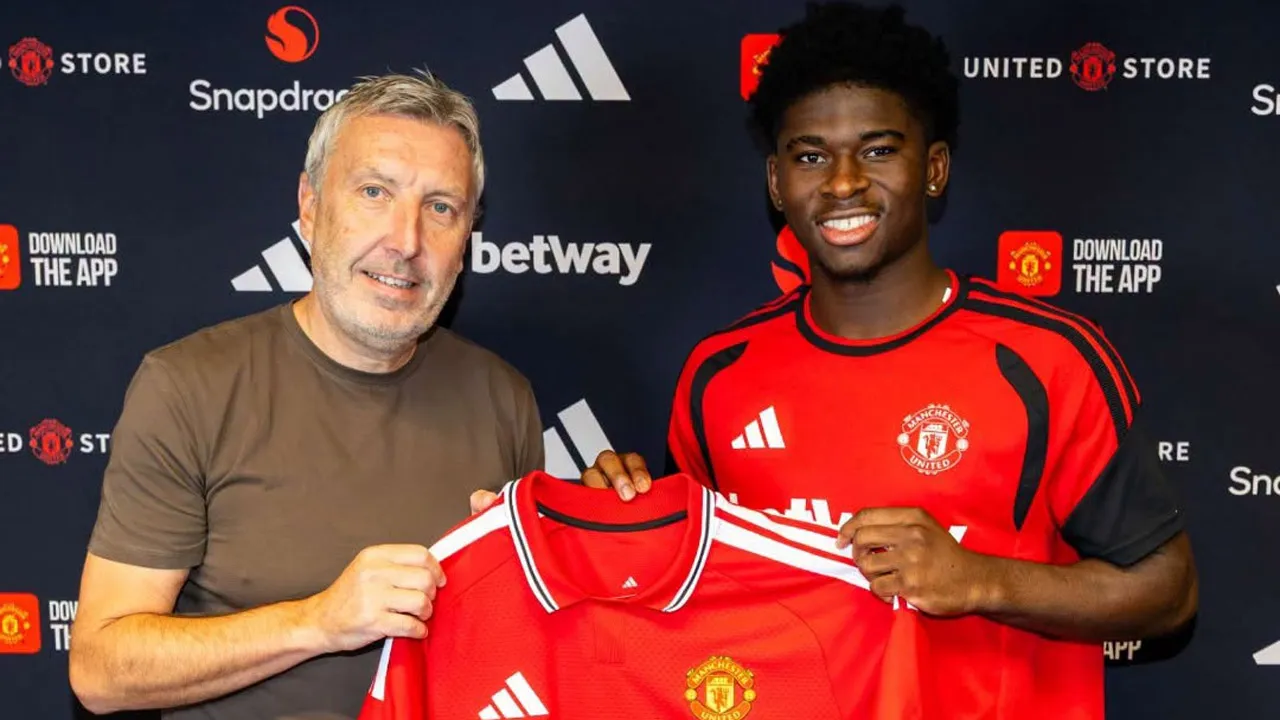 carlos baleba_FB Manchester United