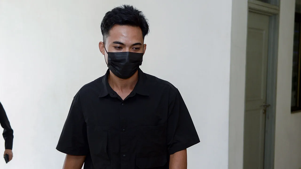 SEPANG, 27 Ogos -- Seorang juruteknik mengaku tidak bersalah di Mahkamah Sesyen di sini hari ini atas pertuduhan membuat dan memulakan hantaran video jelik menerusi akaun TikTok miliknya, Januari lepas._BERNAMA