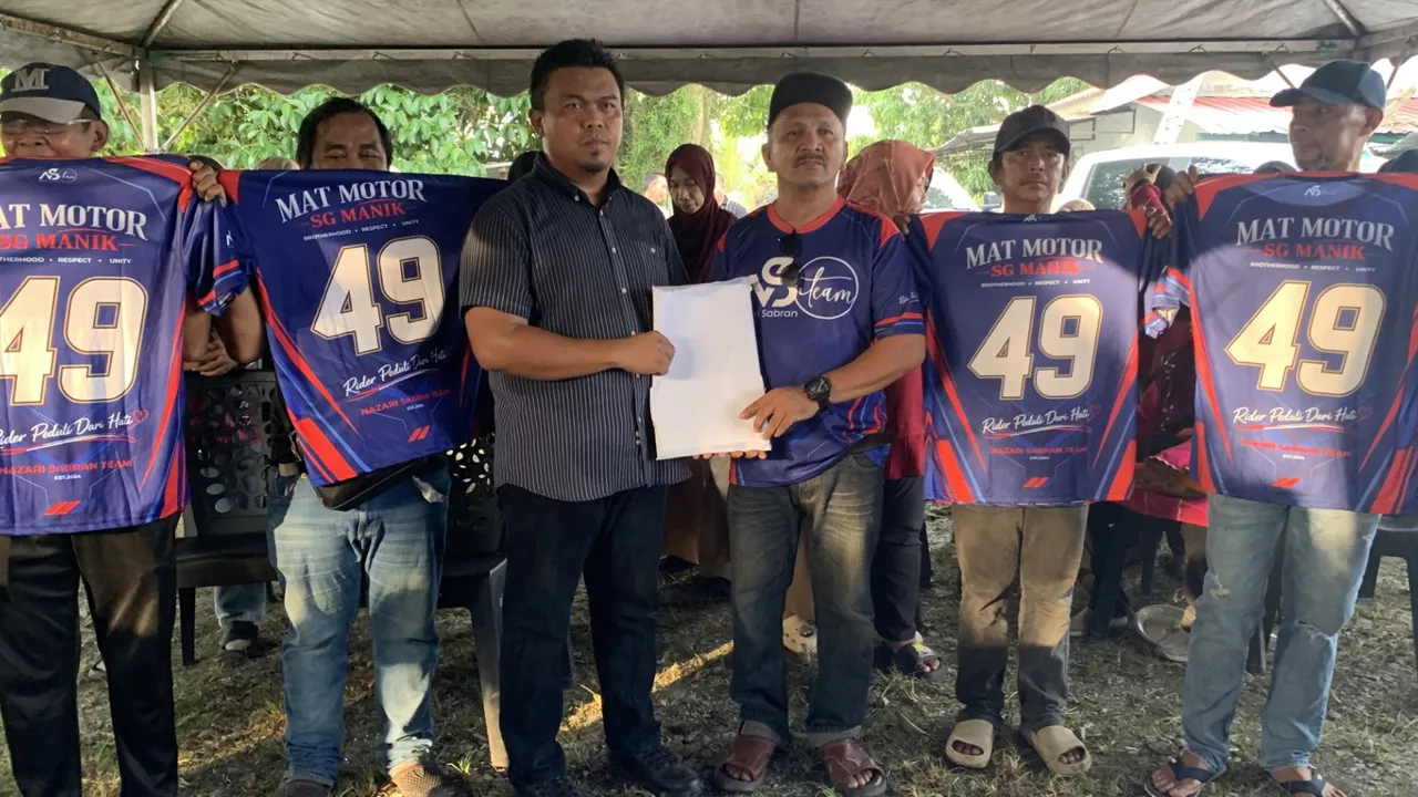 PASIR SALAK: Seramai 84 orang ahli dan pemimpin Parti Keadilan Rakyat (PKR) Ranting Dewan Undangan Negeri (DUN) Sungai Manik mengumumkan keluar parti dan melepaskan semua jawatan yang disandang, berkuat kuasa serta merta. _Astro AWANI