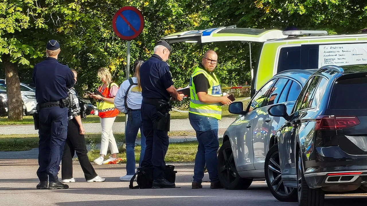 Police officers work at the site where several people were injured at a Swedish high school by a person armed with a sword, according to the officials of the Fagersta municipality, at Brinell School in Fagersta, central Sweden, August 21, 2026. REUTERS/Philip O’Connor