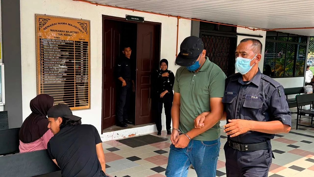 Seorang anggota polis berpangkat konstabel dihadapkan ke Mahkamah Majistret, di sini pada Selasa atas pertuduhan cuba mencuri barangan milik rakan sekerjanya, awal bulan ini.