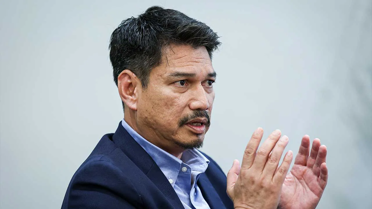 SEPANG, 28 Sept - Ketua Pegawai Eksekutif (CEO) Litar Antarabangsa Sepang (SIC) Azhan Shafriman Hanif pada sesi temu bual mengenai penganjuran Formula 1 Gulf Air Bahrain Grand Prix in Malaysia 2026 di Driving Experience Centre (DEC) hari ini. Formula 1 Gulf Air Bahrain Grand Prix in Malaysia 2026 dijadual berlangsung di Litar Antarabangsa Sepang dari 2 hingga 4 Okt ini. - fotoBERNAMA (2026) HAK CIPTA TERPELIHARA SEPANG. Sept 28 - Sepang International Circuit (SIC) Chief Executive Officer Azhan Shafriman Han