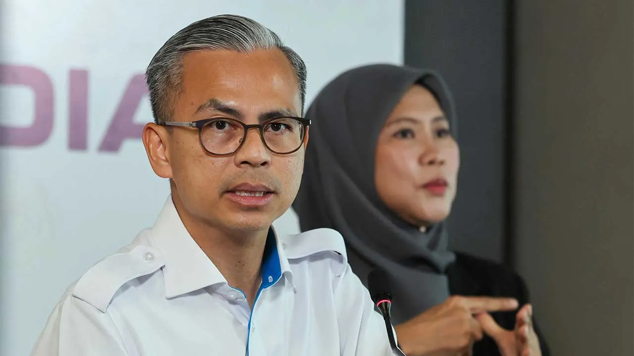 PUTRAJAYA, 2 Sept - Menteri Komunikasi merangkap Jurucakap Kerajaan Perpaduan Datuk Seri Fahmi Fadzil bercakap pada sidang media mingguan Kabinet di Menara Komunikasi hari ini. - fotoBERNAMA (2026) HAK CIPTA TERPELIHARA