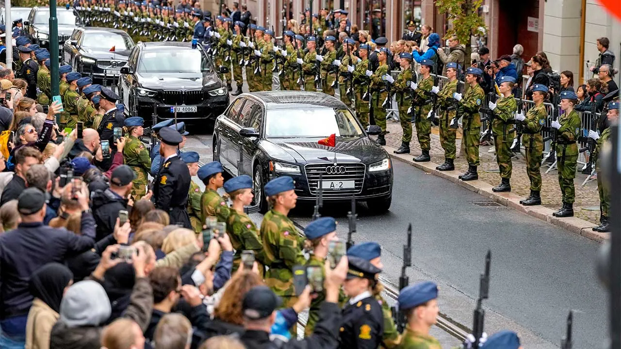 The Royal Family drives from Akershus Fortress to the Palace after King Harald V's coffin was lowered into the crypt of the Palace Church in Oslo, Norway, September 9, 2026. NTB/Beate Oma Dahle via REUTERS ATTENTION EDITORS - THIS IMAGE WAS PROVIDED BY A THIRD PARTY. NORWAY OUT. NO COMMERCIAL OR EDITORIAL SALES IN NORWAY.