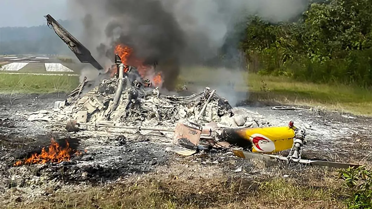 KUCHING, 8 Sept - Sebuah helikopter BO-105 yang membawa lima penumpang termasuk juruterbang terhempas berdekatan Long Lellang Short Take-Off and Landing Airport (STOLport), kira-kira 929 kilometer dari Kuching hari ini. Pihak Berkuasa Penerbangan Awam Malaysia (CAAM) memaklumkan pihaknya menerima maklumat mengenai kejadian itu daripada Perkhidmatan Maklumat Penerbangan pada 3.58 petang. Helikopter berkenaan sedang menjalankan operasi penerbangan Flying Doctor Service ketika kejadian. - fotoBERNAMA (2026) HA