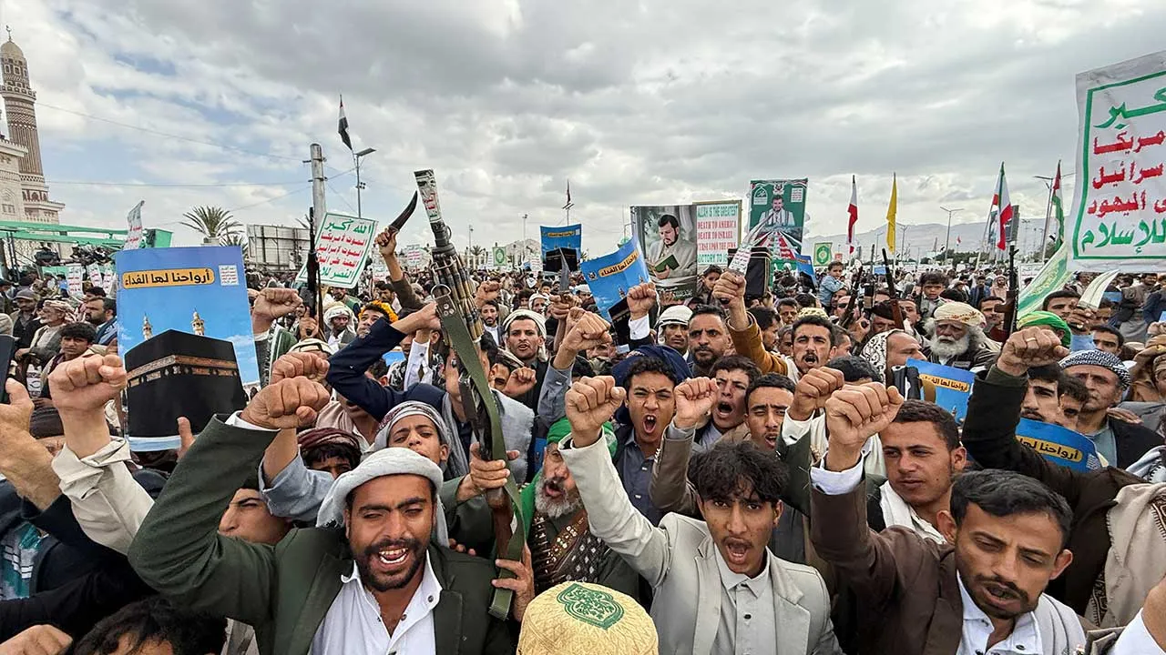 Houthi supporters rally to celebrate advances by Houthi forces along the Red Sea coastline, in Sanaa, Yemen, September 18, 2026. Picture taken with a mobile phone. REUTERS/Adel Al Khader