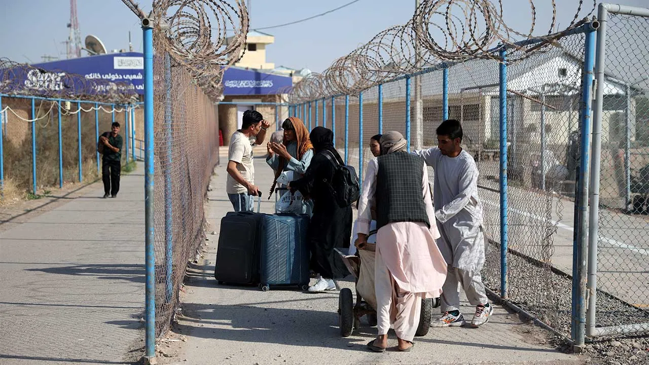 Afghan nationals carrying their belongings walk after crossing the border from Iran at the Islam Qala border crossing in Herat province, Afghanistan, September 3, 2026. REUTERS/Sayed Hassib