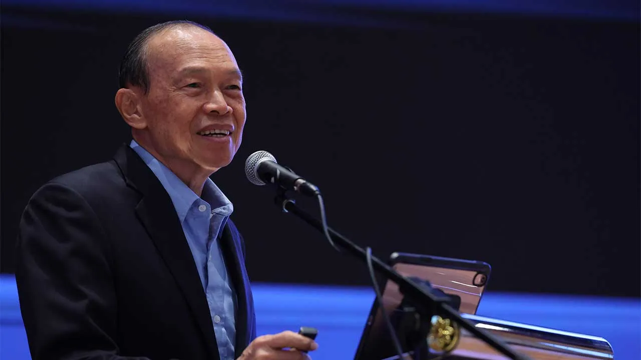CYBERJAYA, 12 Sept - Pengerusi Eksekutif dan Penaung Top Glove Corporation Berhad Tan Sri Dr Lim Wee Chai ketika ditemui Bernama pada Majlis Pelancaran Buku Bertajuk Stuck In The Middle" di Universiti of Cyberjaya hari ini. - fotoBERNAMA (2026) HAK CIPTA TERPELIHARA