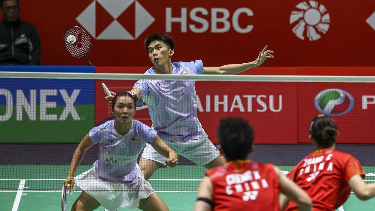 KUALA LUMPUR, 20 Mei - Beregu campuran negara Hoo Pang Ron (kanan) dan Lai Pei Jing ketika menentang pasangan China, Cheng Xing dan Zhang Chi pada kejohanan Perodua Malaysia Masters 2026 di Unifi Arena Bukit Jalil hari ini. Hoo dan Pei Jing tewas dengan keputusan 21-13, 12-21 dan 16-21 - fotoBERNAMA (2026) HAK CIPTA TERPELIHARA