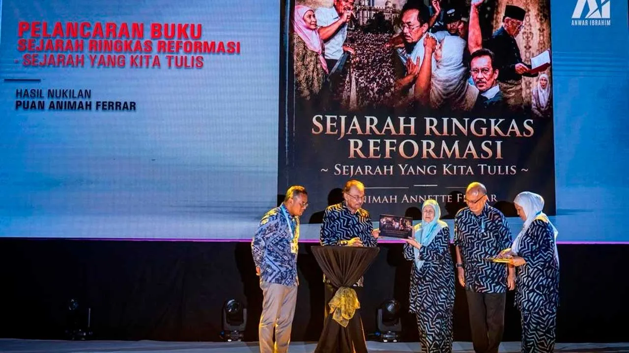 [TB]_PM Anwar Ibrahim lancar buku Reformasi_FB Anwar Ibrahim