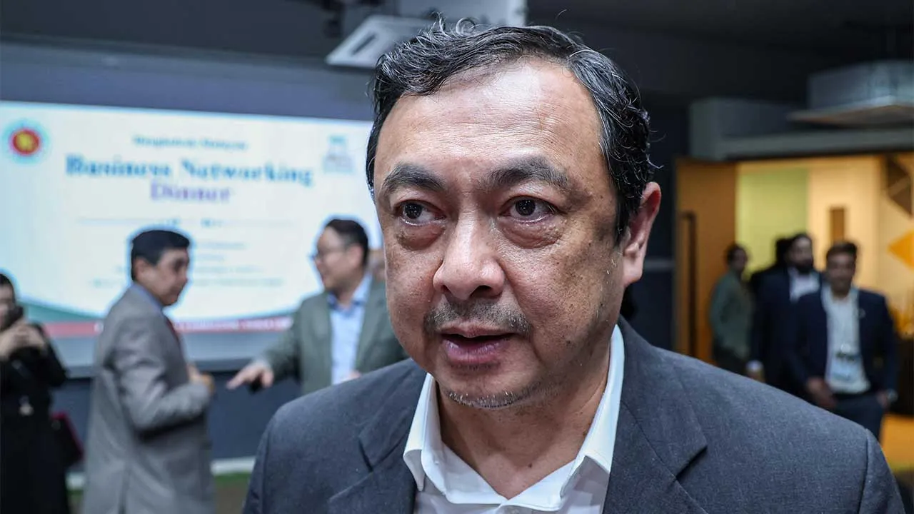 KUALA LUMPUR, Sept 23 - Senior Director of Ministry of Investment, Trade and Industry (MITI) Dr Rashidi Said speaks to the media during Bangladesh - Malaysia Business Networking Dinner at Micasa Shoppes tonight. - fotoBERNAMA (2026) COPYRIGHT RESERVED