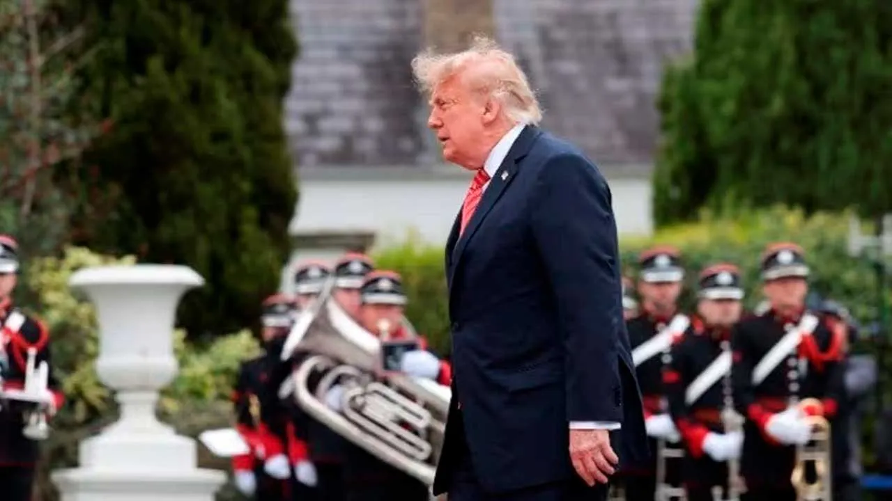 US President Donald Trump participates in an arrival ceremony at Aras an Uachtarain in Dublin, Ireland, Sep 12, 2026. (Photo: REUTERS/Kylie Cooper)