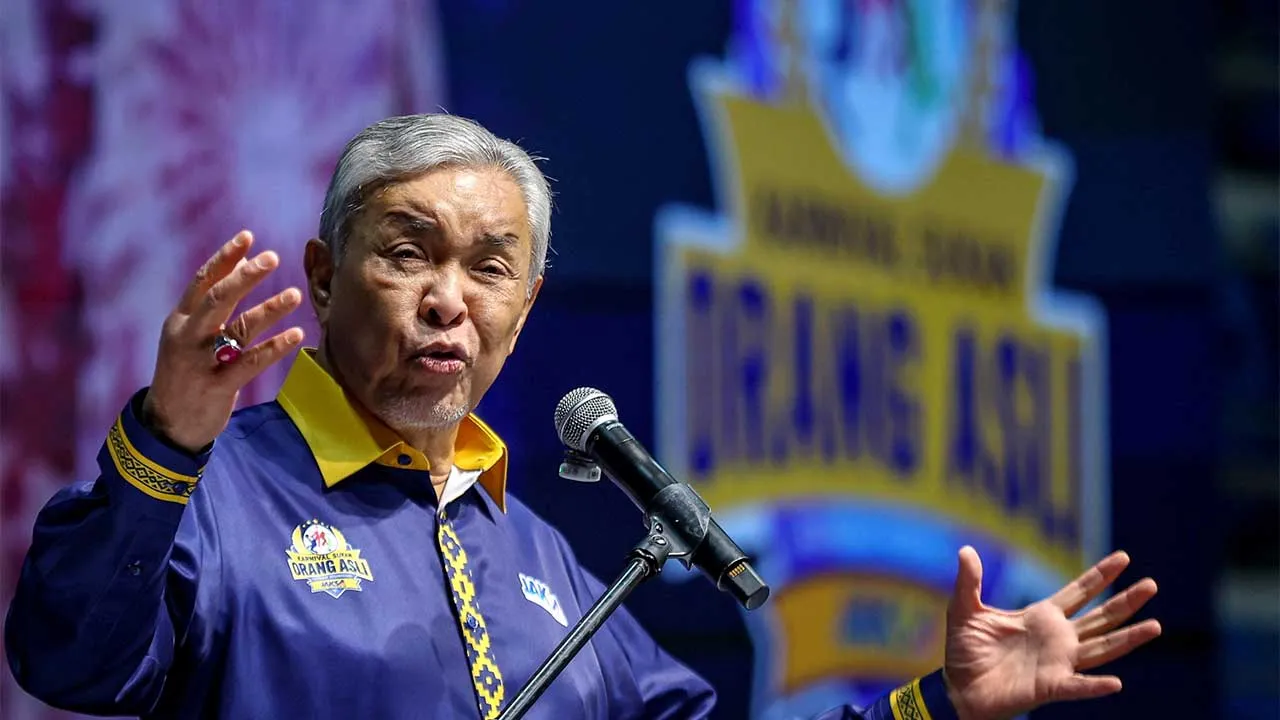 ISKANDAR PUTERI, 6 Sept - Timbalan Perdana Menteri merangkap Menteri Kemajuan Desa dan Wilayah Datuk Seri Dr Ahmad Zahid Hamidi berucap pada Majlis Perasmian Penutupan Karnival Sukan Orang Asli (KSOA) Peringkat Kebangsaan 2026 di Kompleks Sukan Educity hari ini. - fotoBERNAMA (2026) HAK CIPTA TERPELIHARA