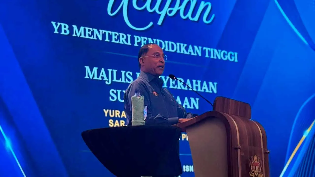 [TB]_Zambry Abd Kadir Majlis Penyerahan Surat Tajaan 2_FB BERNAMA RADIO