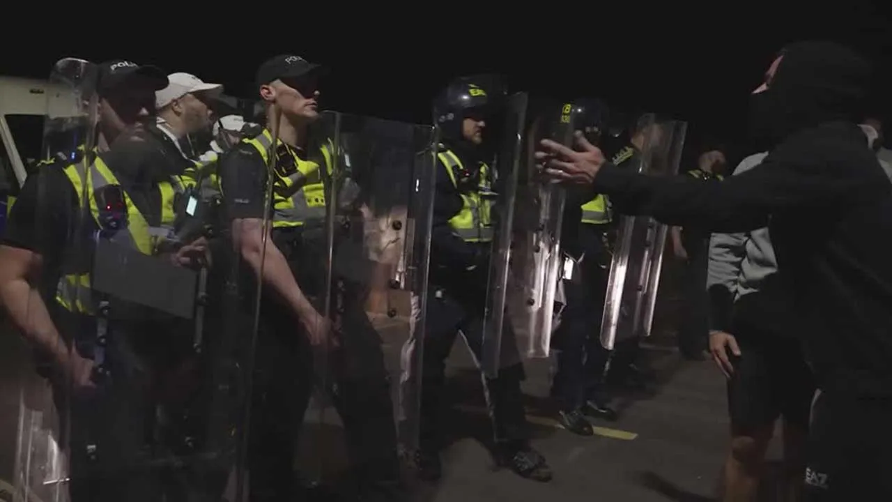 British police clash with anti-migrant protesters in Portsmouth