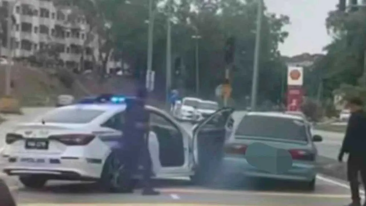 Tangkap layar video tular memaparkan kereta yang dinaiki dua lelaki melarikan diri di di Jalan Semenyih berhampiran lampu isyarat Kajang Prima pada Jumaat.