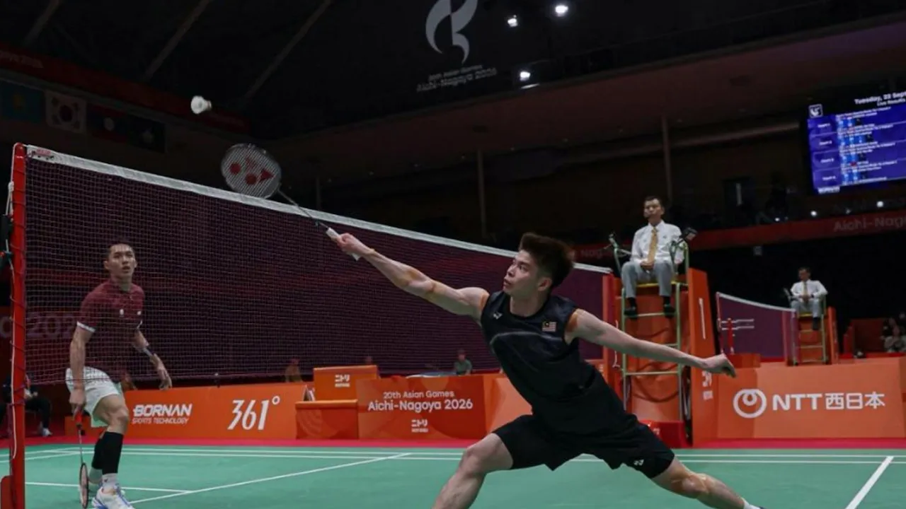 NAGOYA, Sept 22 - National shuttler Leong Jun Hao takes on Indonesia "'s Jonatan Christie in the men "'s team quarter-final at the Aichi-Nagoya 2026 Asian Games at the Ichinomiya City Municipal Gymnasium today. - fotoBERNAMA (2026) COPYRIGHT RESERVED