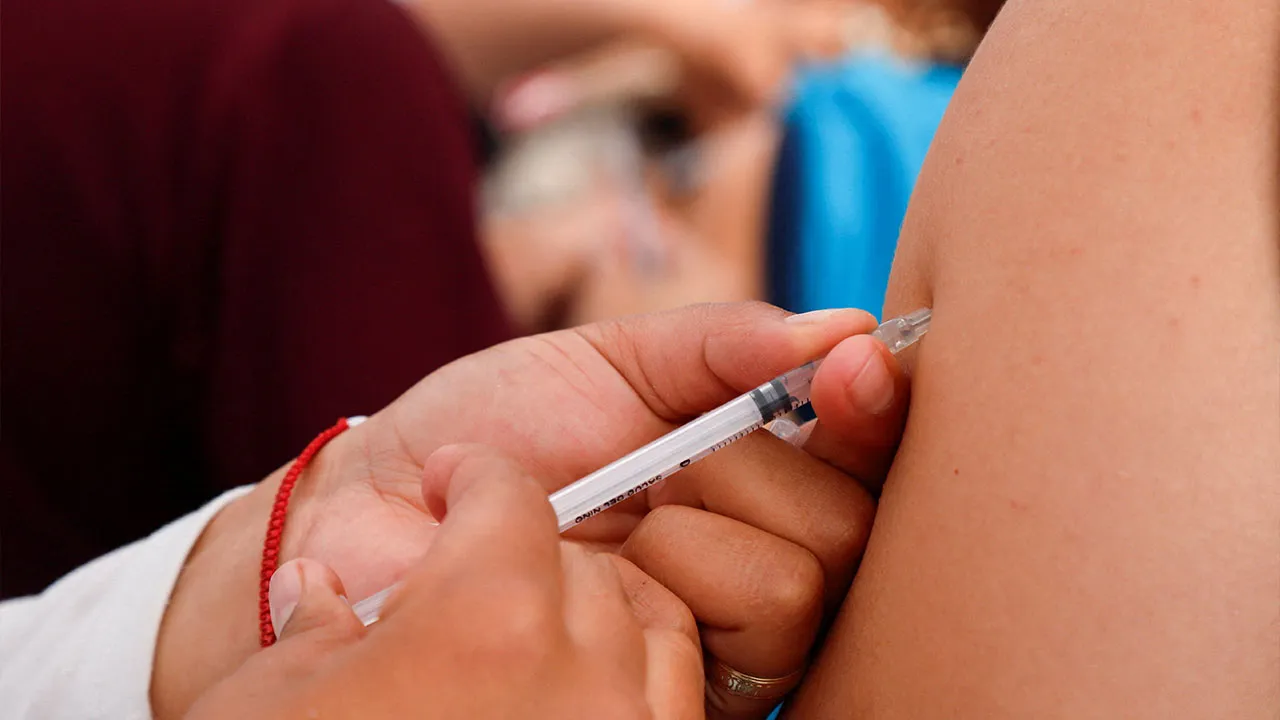 FILE PHOTO: A nurse gives a measles vaccine to a person as health authorities said that Jalisco faces a growing outbreak, mandated masks in basic education campuses and recommended them in higher secondary and secondary education campuses, in Guadalajara, Mexico, February 8, 2026. REUTERS/Michelle Freyria/File Photo