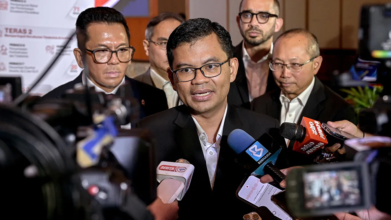 KUALA LUMPUR, 7 Sept - Menteri Ekonomi Akmal Nasrullah Mohd Nasir bercakap kepada pemberita selepas sesi dialog pada Forum Penciptaan Kekayaan dan Penguasaan Korporat Bumiputera di sini hari ini. - fotoBERNAMA (2026) HAK CIPTA TERPELIHARA