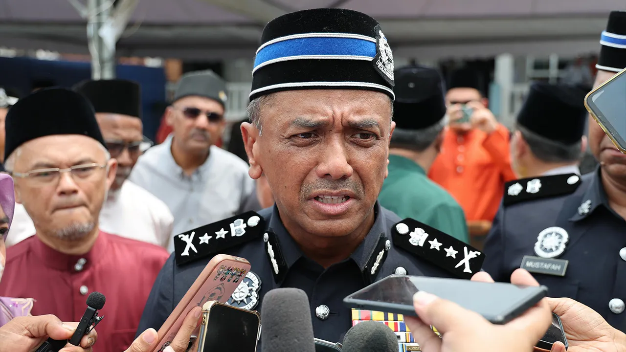KUALA PILAH, 18 Sept - Ketua Polis Negeri Sembilan Datuk Alzafny Ahmad ketika ditemui media di Masjid Diraja Tuanku Munawir, Seri Menanti hari ini. - fotoBERNAMA (2026) HAK CIPTA TERPELIHARA