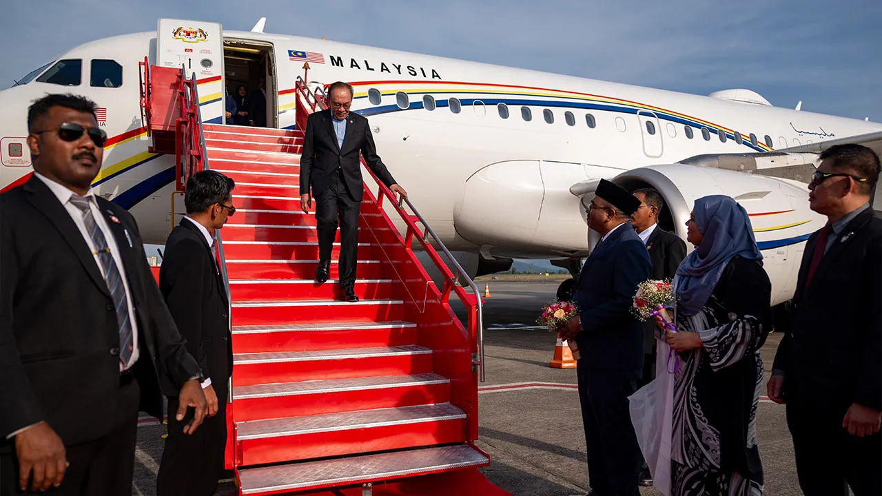 YAB Perdana Menteri, Dato' Seri Anwar Ibrahim bersama delegasi Malaysia tiba di Lapangan Terbang Calicut, Kozhikode, untuk memulakan lawatan rasmi ke wilayah Kerala, India. 13 September 2026. FATH RIZAL/Pejabat Perdana Menteri.