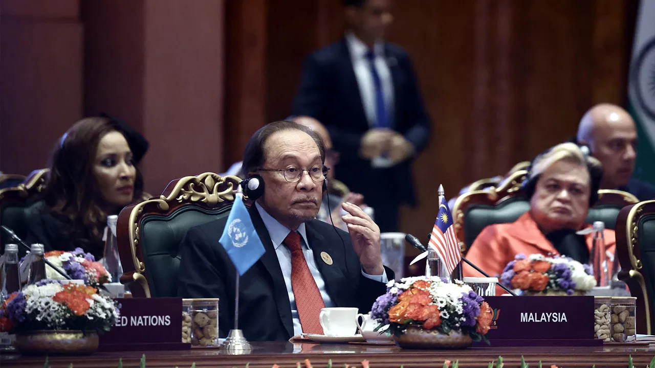 NEW DELHI, 13 Sept - Malaysian Prime Minister Datuk Seri Anwar Ibrahim waits to deliver his speech at the BRICS during the 18th BRICS Leaders "' Summit in New Delhi, India, today. - fotoBERNAMA